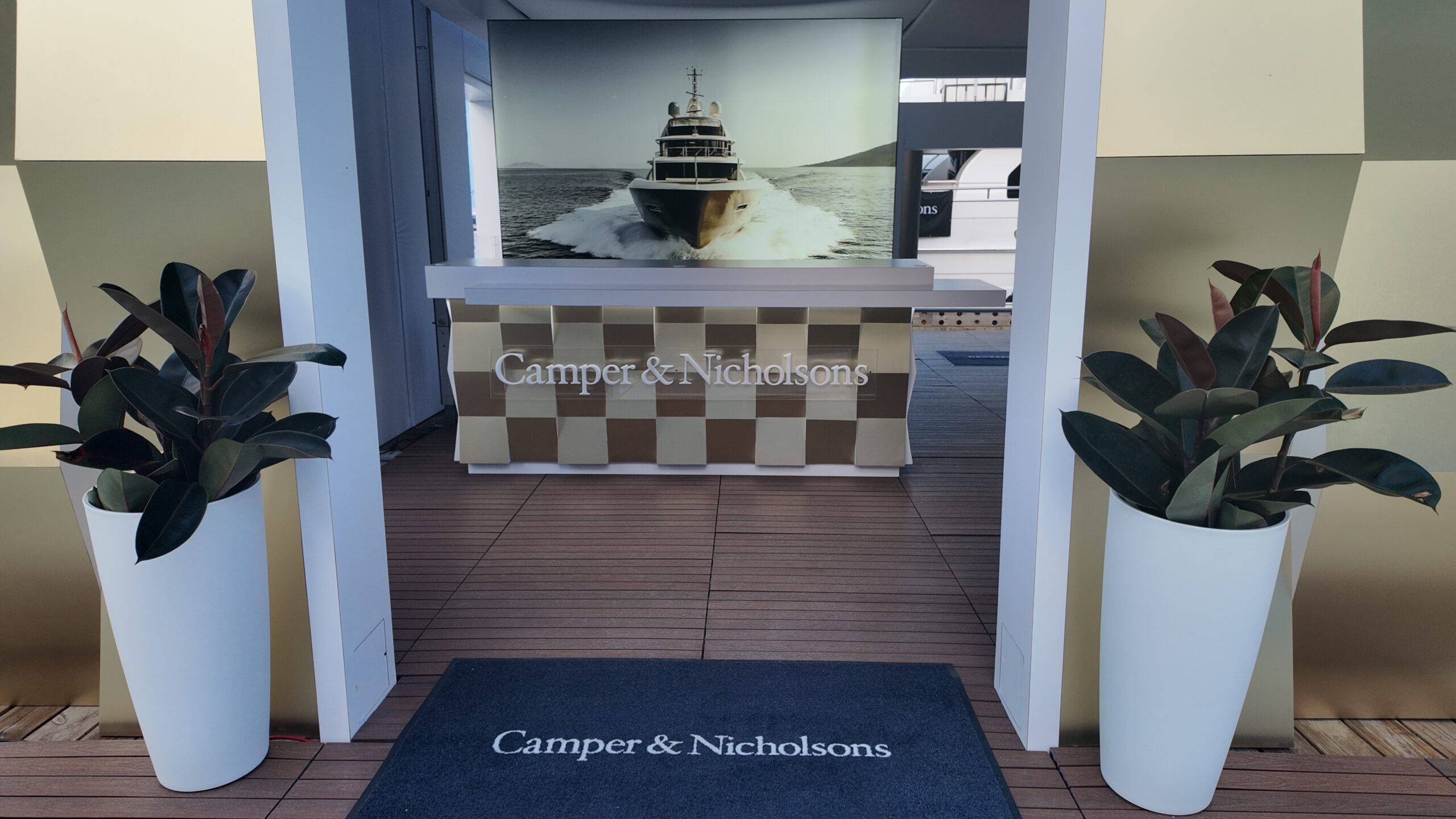 Custom Trade Show Booth— How Much Do They Cost? Custom Trade Show Booth at a Trade Show